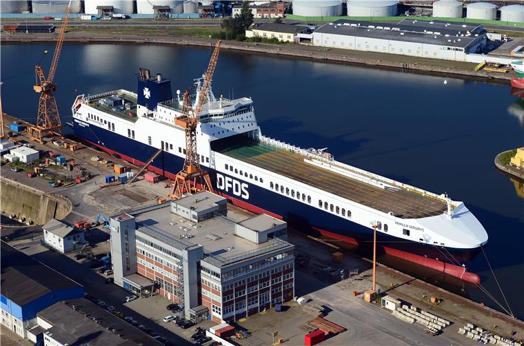 Lloyd Werft lässt Fähre "Primula Seaways" um 30 Meter wachsen Die Frachtfähre "Primula Seaways" der Reederei DFDS wurde in der Lloyd Werft um 30 Meter verlängert.