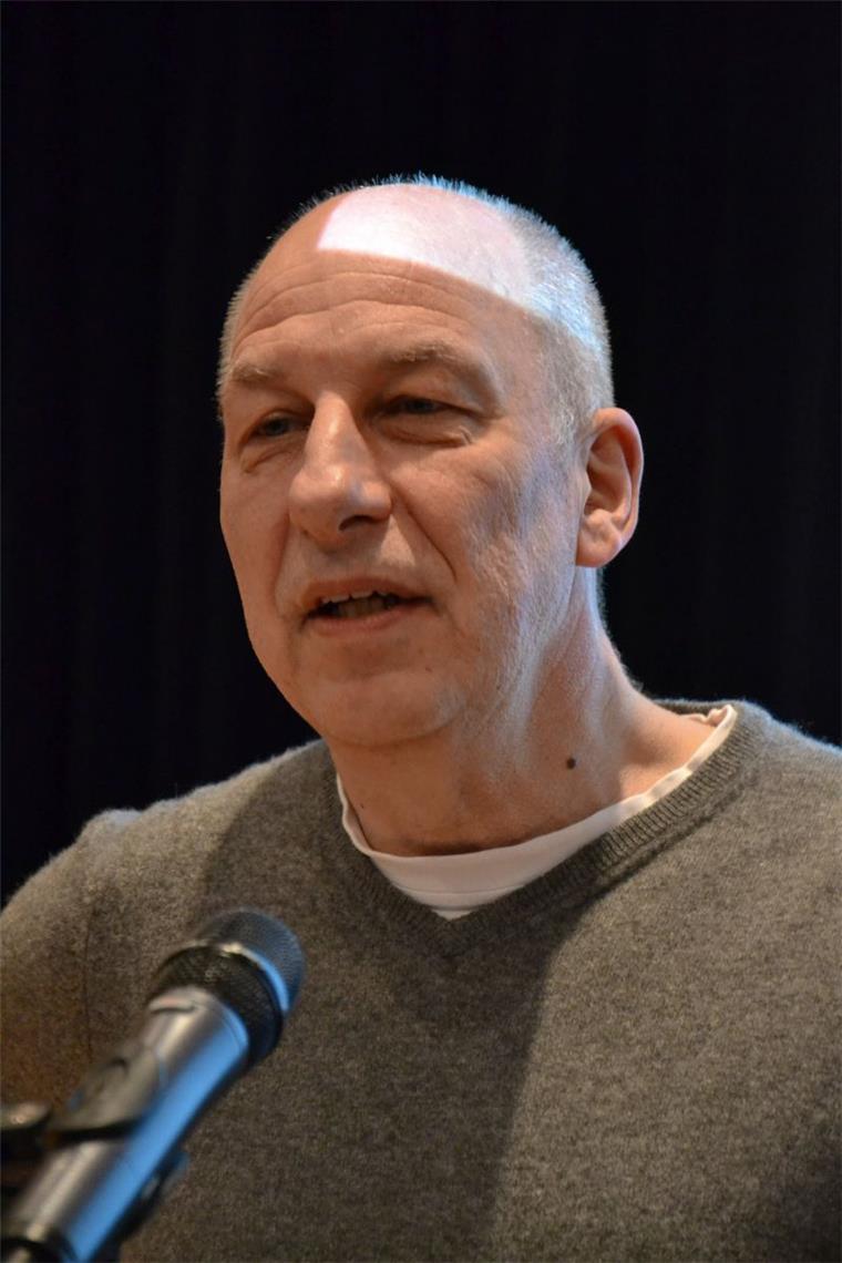 Experte spricht in Zeven: „Wohlstand für alle“ gilt nicht mehr Die Frage, ob Zeven ein neues Krankenhaus zusteht, sei mit rechtlichen Mitteln allein kaum zu klären, meint Professor Ralf Ptak. Vielmehr müsse sich das Denken auf den Regierungsbänken und in den Ministerien ändern, bevor die Erosion des Sozialstaates gestoppt wird.