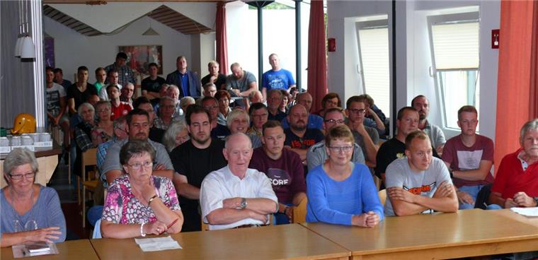 Gemeinde findet Standort für Stubbener Feuerwehrhaus Die Frage „Wohin kommt das neue Feuerwehrhaus?“ bewegt rund 70 Stubbener. Die Stühle reichen bei der Bürgerversammlung nicht aus.
