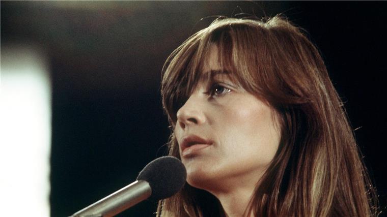 Françoise Hardy wird 80: So schnell wie möglich sterben Die französische Sängerin Francoise Hardy bei einem Auftritt im September 1973 in der Musiksendung „Pop 73“. Jetzt wird die Musik-Ikone schon 80 Jahre alt. (Archivbild)