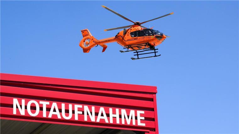 Inline-Skaterin von Pkw erfasst und tödlich verletzt Die Frau wurde mit einem Hubschrauber in eine Klinik geflogen, wo sie an ihren Verletzungen starb. (Illustration)