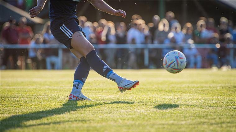 Frauen des FC Geestland gewinnen auf neuem Platz