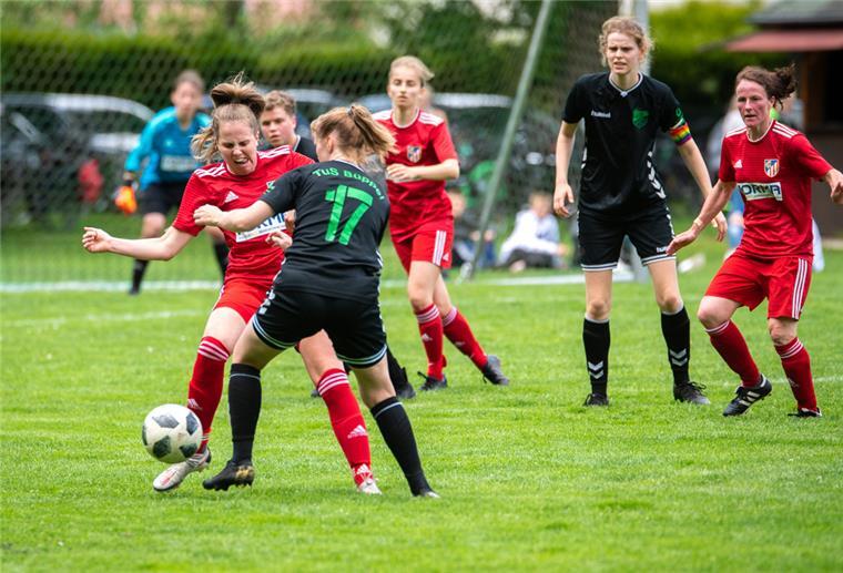 FC Geestland verliert das Pokalfinale Die Frauen des FC Geestland (rot) verloren des Pokalfinale.