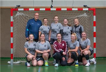 Die Frauenmannschaft der HSG Unterweser bereitete sich bei einem Turnier in Langen auf die Regionsoberliga-Saison vor.