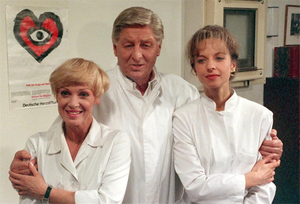 Die kleine freche Frau: Schauspielerin Anita Kupsch ist tot Die freche, schlagfertige Arzthelferin aus der ARD-Vorabendserie „Praxis Bülowbogen“ - so haben viele Kupsch in Erinnerung.