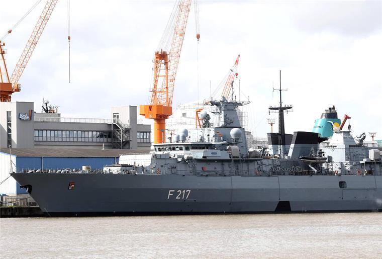 Fregatte „Bayern“ verlässt nach acht Monaten Bremerhaven Die Fregatte "Bayern" der Marine liegt an einer Kaje in Bremerhaven.