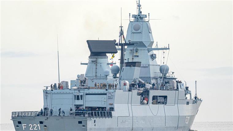 Fregatte „Hessen“ hat Einsatz im Roten Meer beendet Die Fregatte „Hessen“ läuft aus dem Hafen aus.