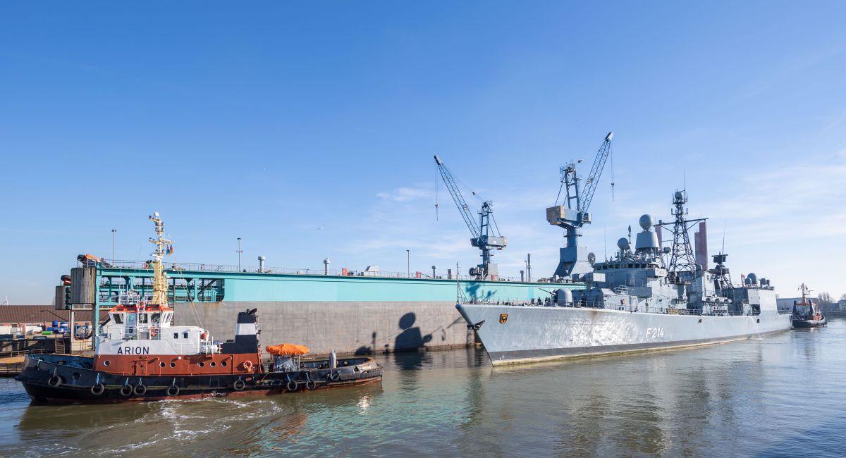 "Marineschiffe müssen in Deutschland gebaut werden" Die Fregatte "Lübeck" wird in Bremerhaven eingedockt.