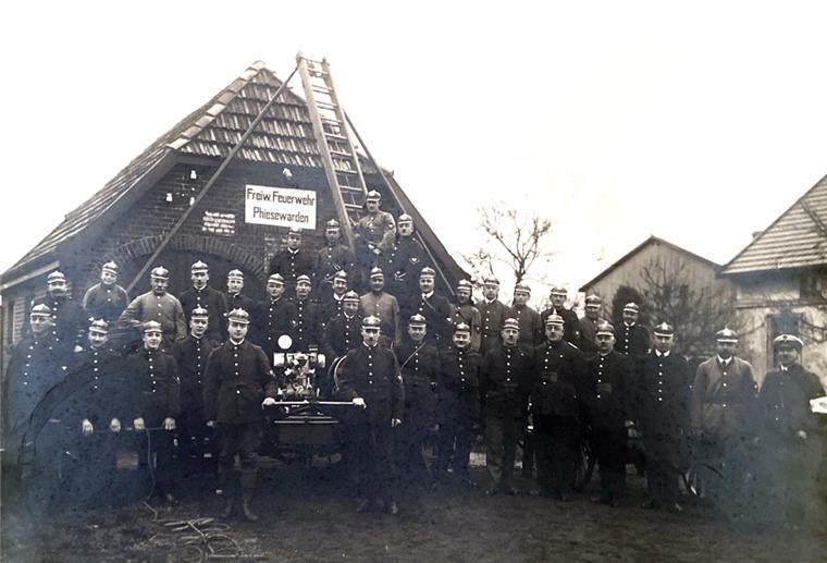 Feuerwehr Phiesewarden: Mehr als 100 Jahre Kameradschaft Die Freiwillige Feuerwehr Phiesewarden wurde 1920 gegründet.
