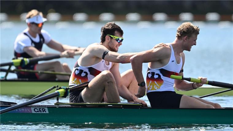 Alle deutschen Ruderboote weiter im Rennen Die Freude im Zweier ohne Steuermann nach dem Halbfinal-Einzug war groß.