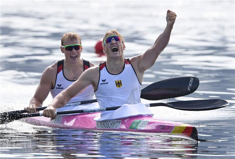 "Ein phänomenales Rennen": Deutschland holt mit dem Kajak-Zweier Gold Die Freude ist riesengroß: Max Rendschmidt und Marcus Groß holen nach einem dramatischen Finish Gold im Kajak-Zweier.