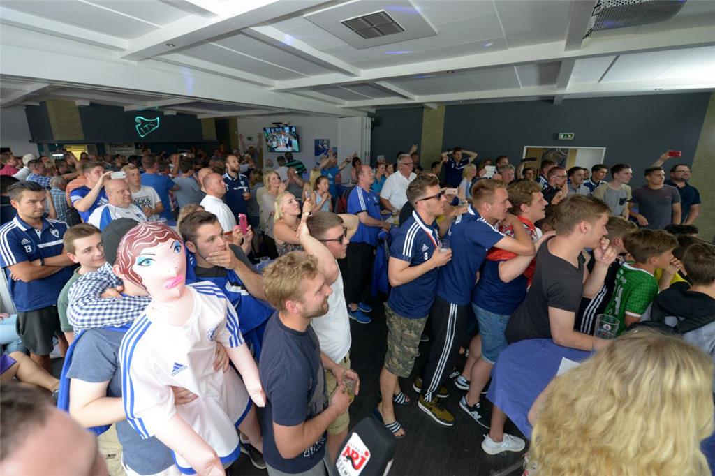 Die Freude nach der DFB-Pokal-Auslosung bei der Leher TS war groß. Foto: Schimanke