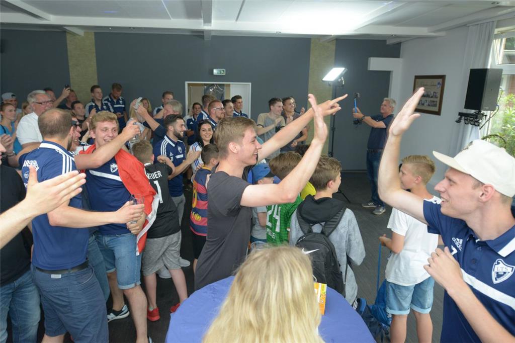 Die Freude nach der DFB-Pokal-Auslosung bei der Leher TS war groß. Foto: Schimanke