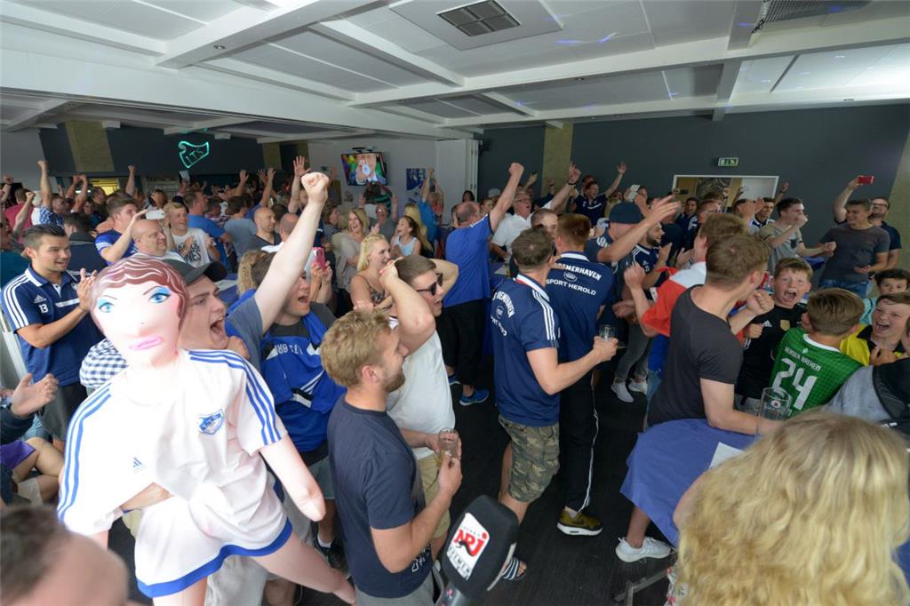 Die Freude nach der DFB-Pokal-Auslosung bei der Leher TS war groß. Foto: Schimanke