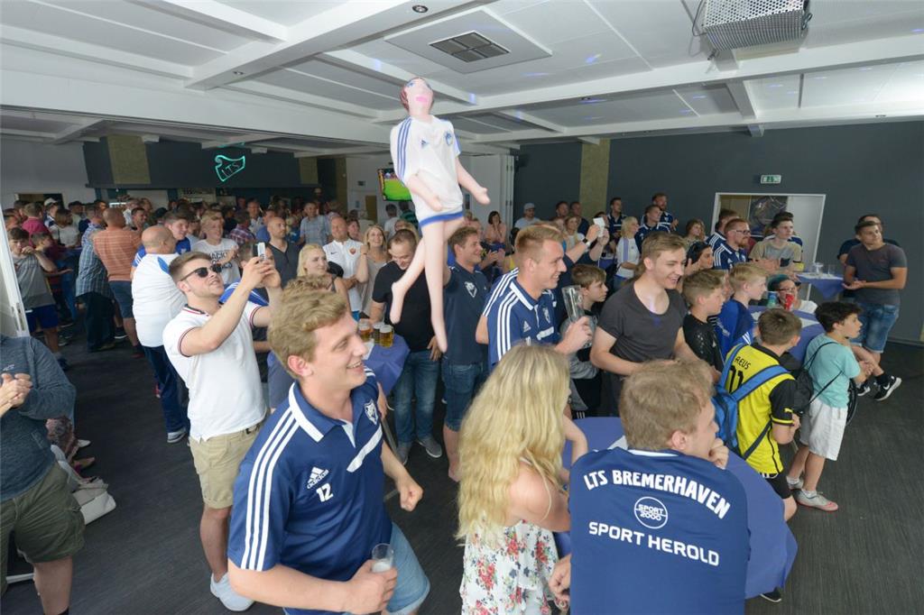 Die Freude nach der DFB-Pokal-Auslosung bei der Leher TS war groß. Foto: Schimanke