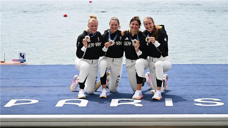 Imposanter Schlussakt: Frauen-Doppelvierer bejubelt Coup Die Freude über Bronze war im Frauen-Doppelvierer groß.