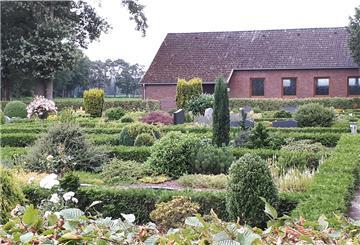 Die Friedhöfe, wie hier in Ostereistedt, sollen im Zuge des Dorfentwicklungsprogramms mit Hilfe von Fördergeldern zeitgemäß und attraktiv umgestaltet werden.