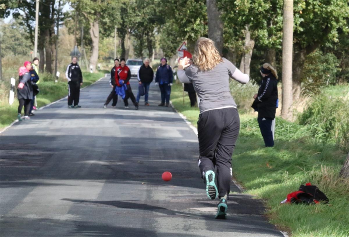 Boßler sind am Sonntag wieder auf den Straßen Die Friesensportler freuen sich auf den Start der Boßel-Punktspielrunde.