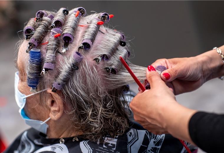 Friseur aus Lehe versteht Auflagen nicht Die Friseure dürfen unter strengen Auflagen öffnen. In Bremerhaven sind mehrere Behörden beteilligt, wenn es darum geht, auf einen Verstoß zu reagieren. Die Absprache braucht Zeit.