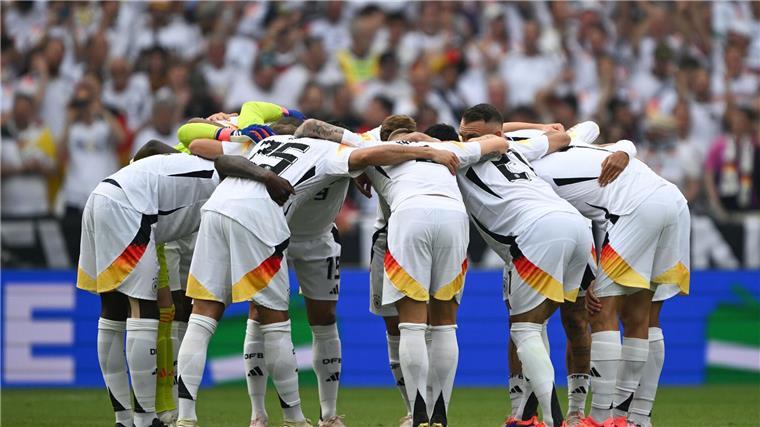 Nagelsmanns sanfter Umbau: Groß statt Kroos und ein Stiller Die Fußball-Nationalspieler schwören sich Teamkreis ein.