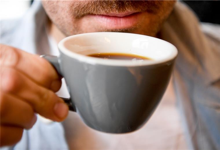 Rösterei zieht in den Fischbahnhof Die Gäste des Cafés sollen den Bohnengold-Röst-Experten bei der Arbeit zuschauen können.