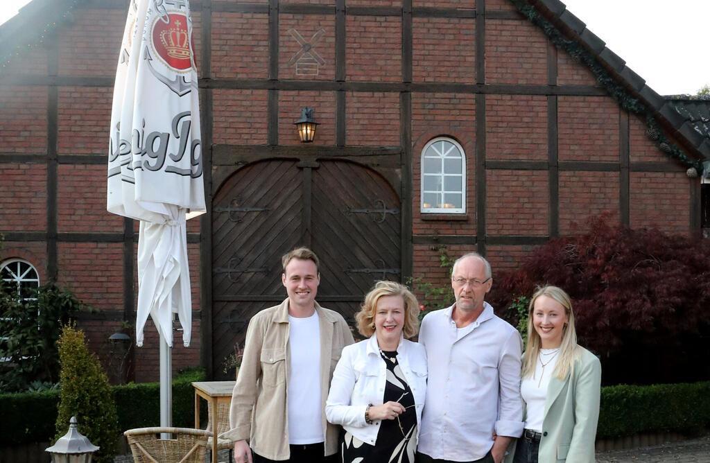 erstin und Eibe von Holten mit ihren Kindern 