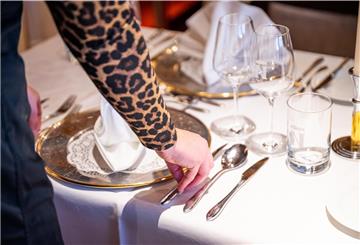 Die Gastronomie darf im November nur zum Außer-Haus-Verkauf öffnen. Daran ändere auch ein redaktioneller Fehler in der Rechtsverordnung nichts, so das Gesundheitsressort.