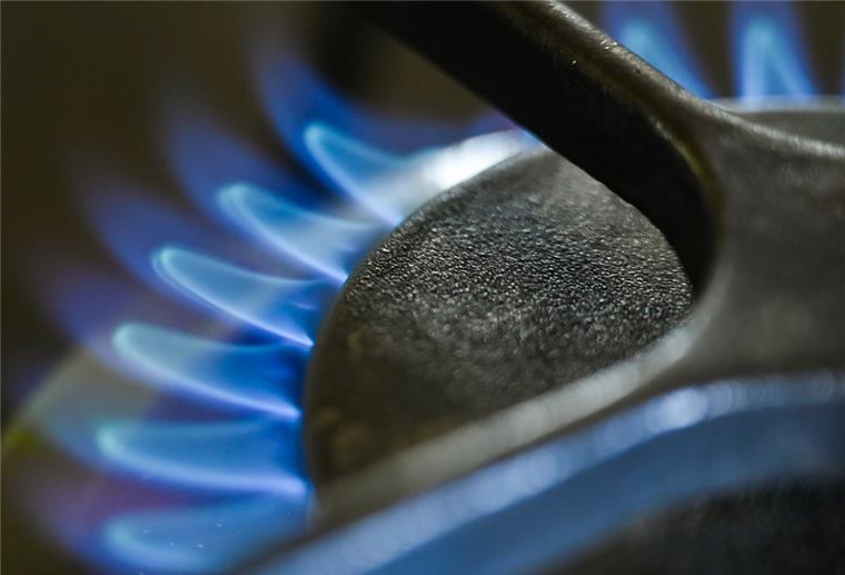 Eine Gasflamme auf einer Kochstelle an einem Gasherd 