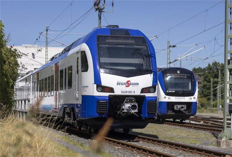 Kein Ersatzverkehr für Reisende von und nach Bremerhaven Zwei Züge stehen auf Gleisen