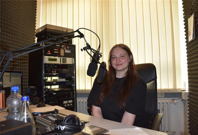 Den Bundesfreiwilligendienst selber gestalten Die gebürtige Lübeckerin Kelda Fetkenheuer absolviert bei RadioWeser TV in Nordenham ihren Bundesfreiwilligen Dienst.