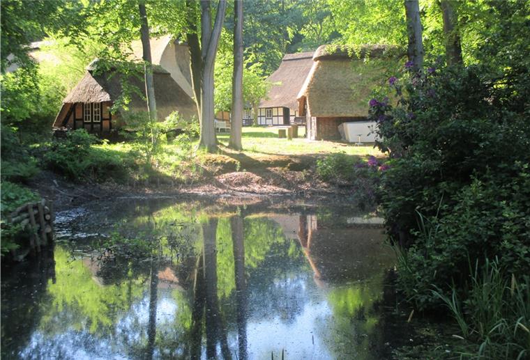 Geesthof-Streit zwischen Verein und Verwaltern eskaliert Die Geesthof-Anlage an der Speckenbütteler Parkstraße ist Teil des Freilichtmuseums des Bauernhausvereins und ein nostalgisches Kleinod. Doch Rechtsstreitigkeiten und die Corona-Pandemie breiten Schweigen und Leere über die Anlage.