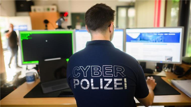 Versicherungen: Mehr Schäden durch Cyberangriffe Die Gefahr durch Cyberkriminalität steigt. (Archivbild)