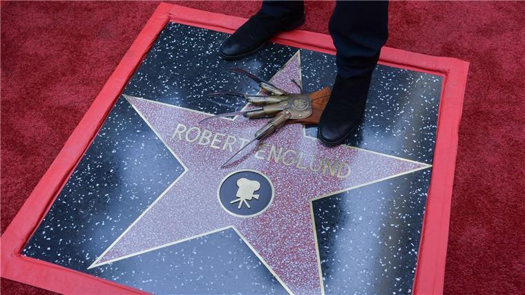 Die gefürchtete Krallenhand von „Freddy Krueger“ war bei der Zeremonie dabei. 