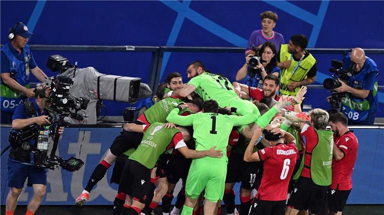 „Wie die Löwen“: Georgien feiert historischen Sieg Die Georgier setzten sich gegen Portugal durch und erreichten das Achtelfinale.