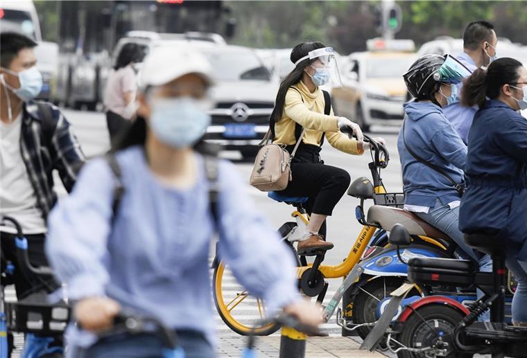 Wuhan lässt gesamte Bevölkerung auf Corona testen Die gesamte Bevölkerung Wuhans soll auf die Delta-Variante des Corona-Virus getestet werden.
