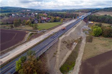 Die gesperrte Autobahn 7 bei Salzgitter. Die A7 ist wegen Fahrbahnschäden bis mindestens Montagabend in beide Richtungen voll gesperrt. 