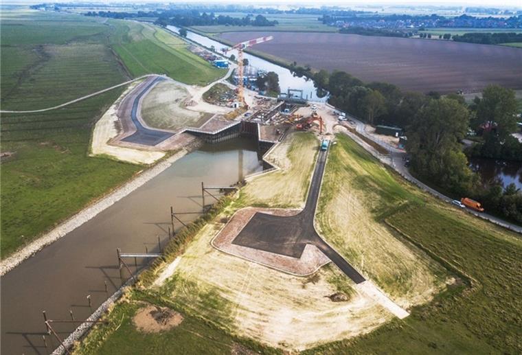 Hadelner Kanalschleuse nimmt Gestalt an Die Gestalt der neuen Schleuse wird immer mehr erkennbar.