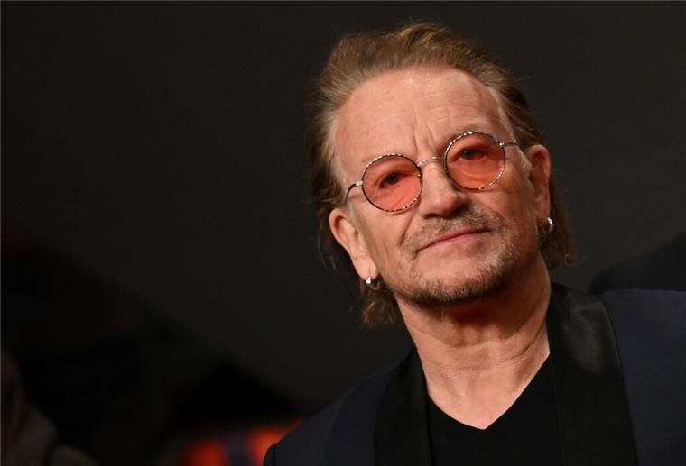 Rastloser Weltverbesserer: Bono wird 65 Die getönte Brille ist sein Markenzeichen: Bono wird 65 Jahre alt. (Archivbild)
