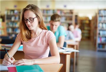Die GEW fordert, dass für dieses Schuljahr alle Prüfungen außer dem Abitur abgesagt werden. Es können nicht alle Schutzmaßnahmen gewährleistet werden.