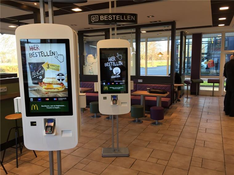 Gewerkschaft fordert höhere Löhne für Burger-Brater Die Gewerkschaft Nahrung-Genuss-Gaststätten (NGG) fordert höhere Löhne für Mitarbeiter von Fast-Food-Restaurants wie der McDonald’s-Filiale in Nordenham.