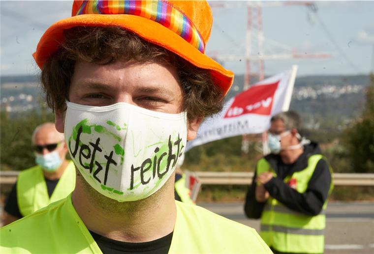 Verdi ruft zu Warnstreiks in Bremerhaven auf Die Gewerkschaftsmitglieder fordern bessere Arbeitsbedingungen, eine bessere gesellschaftliche Akzeptanz und bessere Entlohnung.