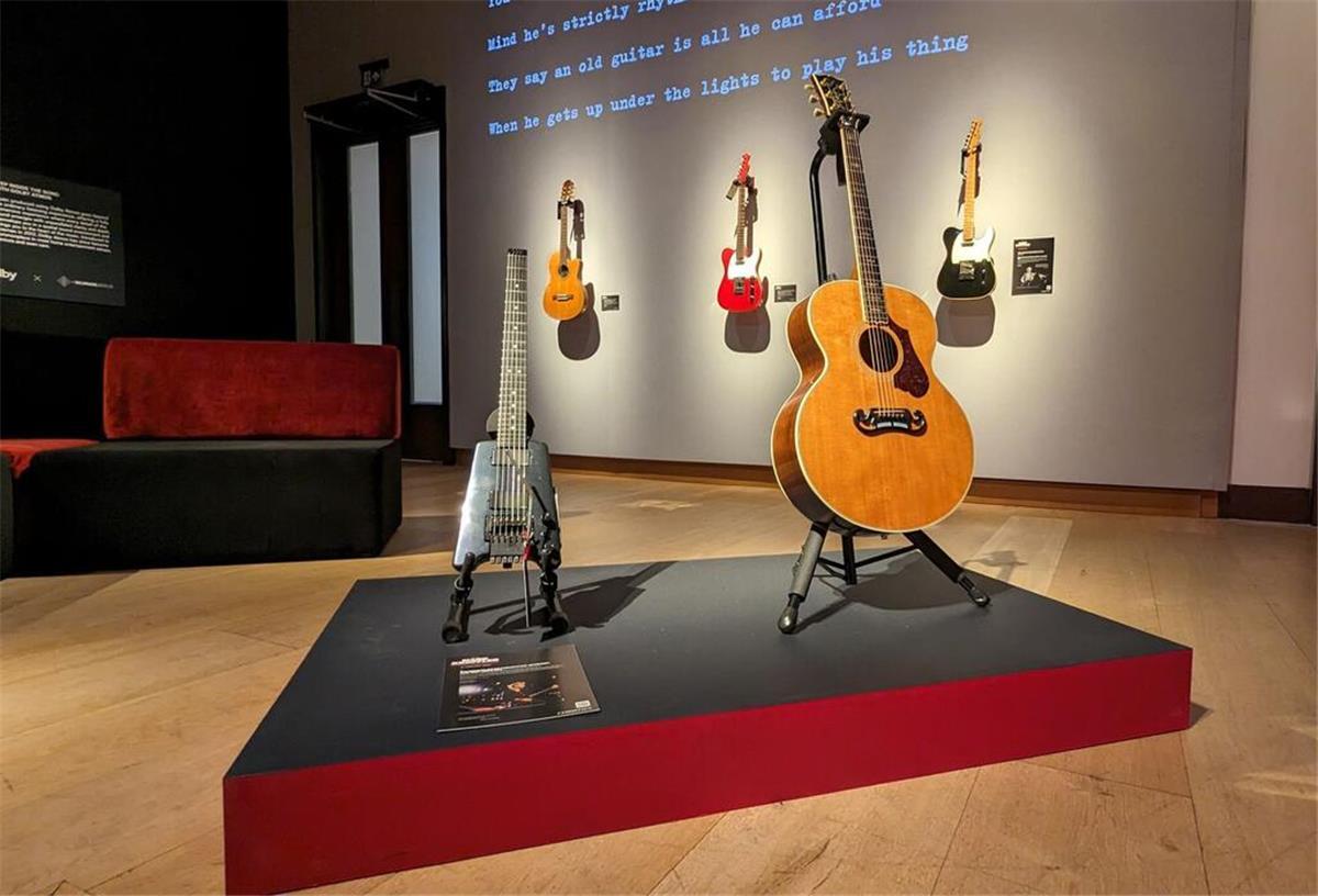 Rekordsummen für die Gitarren von Mark Knopfler Die Gitarren von Mark Knopfler wurden für mehr als 10 Millionen Euro versteigert.