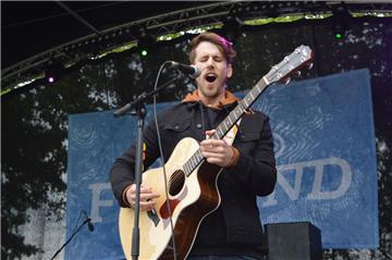 Die Gitarristen und Sänger Norman (Bild) und Luca der vierköpfige Band Sent to Finland kommen aus Zeven.