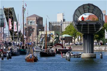 Die Glasbrücke über dem Alten Hafen in Bremerhaven wird auch am Montag noch einmal geöffnet. 