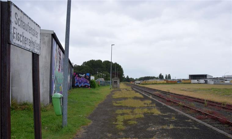 Bremerhaven: Gleise im Fischereihafen auf Prüfstand Die Gleisanlagen im Fischereihafen in Bremerhaven sind in schlechtem Zustand. Darum darf die Museumsbahn bereits seit dem vergangenen Jahr nicht mehr zum Schaufenster Fischereihafen fahren. Der Bahnhof ist verwaist.