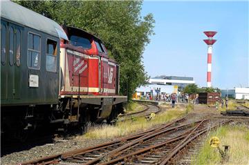 Die Gleise sind nicht mehr sicher. Aus diesem Grund darf die Museumsbahn Bremerhaven-Bederkesa nicht mehr das Schaufenster Fischereihafen ansteuern.
