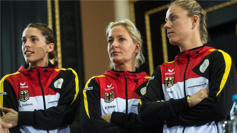 Zehn Jahre nach Prag: Tennis-Damen nur noch Außenseiter Die Goldene Generation um Angelique Kerber (r.) verpasste den Titel im Fed Cup knapp.