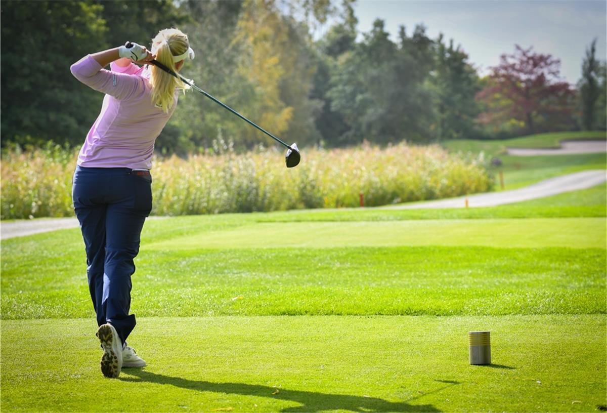 Golfer und Tennisspieler dürfen wieder spielen Die Golfer in Bremerhaven dürfen ab Sonnabend wieder spielen.