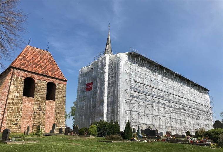 Die Golzwarder Kirche wurde bei einem Brand schwer beschädigt. 
