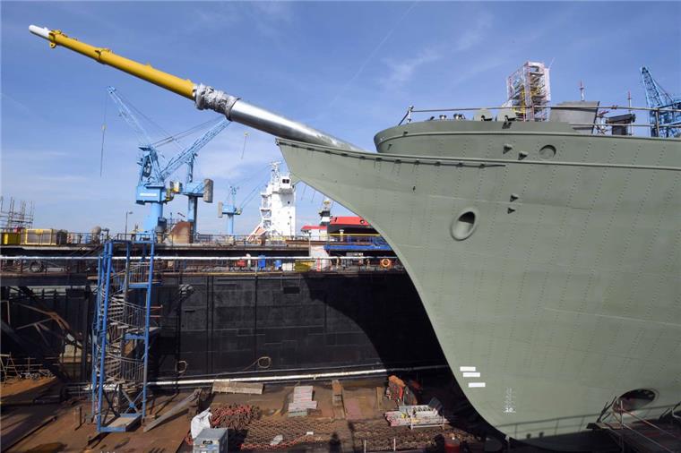 Bremerhaven: Bund unterliegt im Streit um "Gorch Fock" vor Gericht Die "Gorch Fock" liegt im Dock der Bredo-Werft in Bremerhaven.